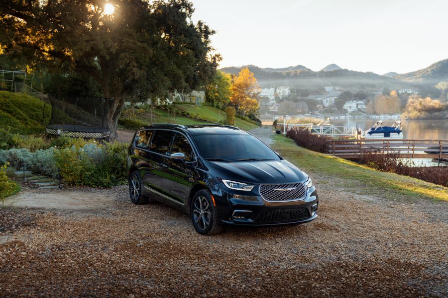  Chrysler Pacifica Pinnacle AWD (RU) 2020 года  (фото 2 из 82)